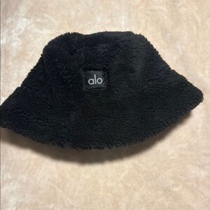 ALO Yoga Black Bucket Hat with Soft Plush Texture